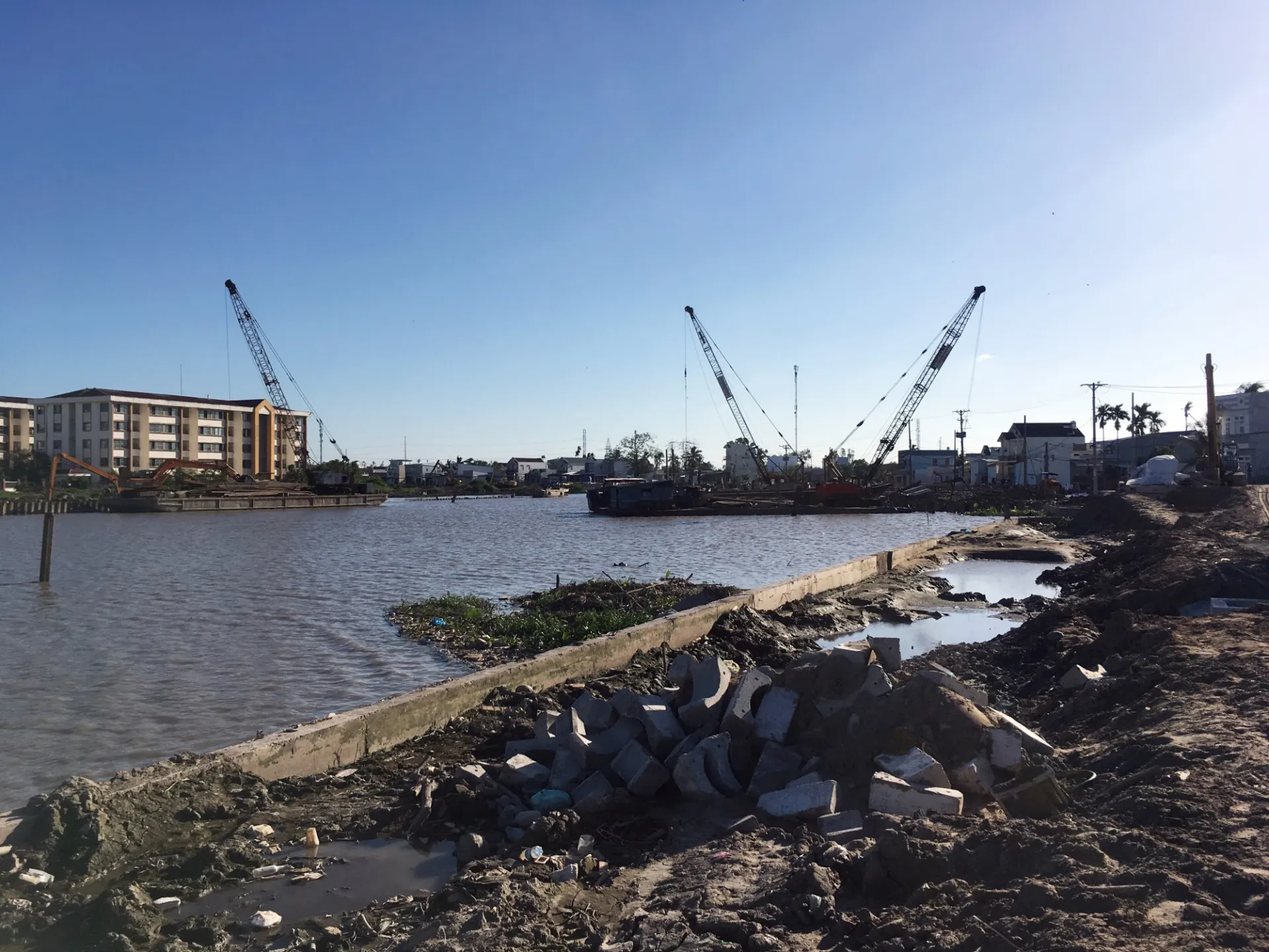 Carousel Dike Construction In The Heart Of Can Tho.JPG