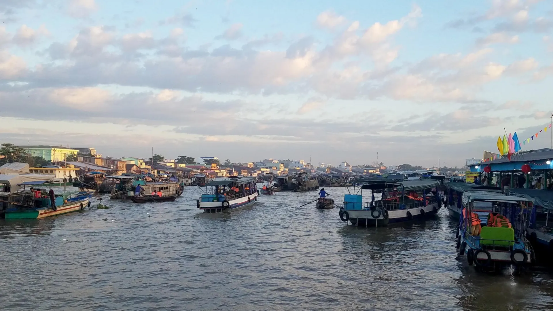 Floating Market On The Can THo River.jpg
