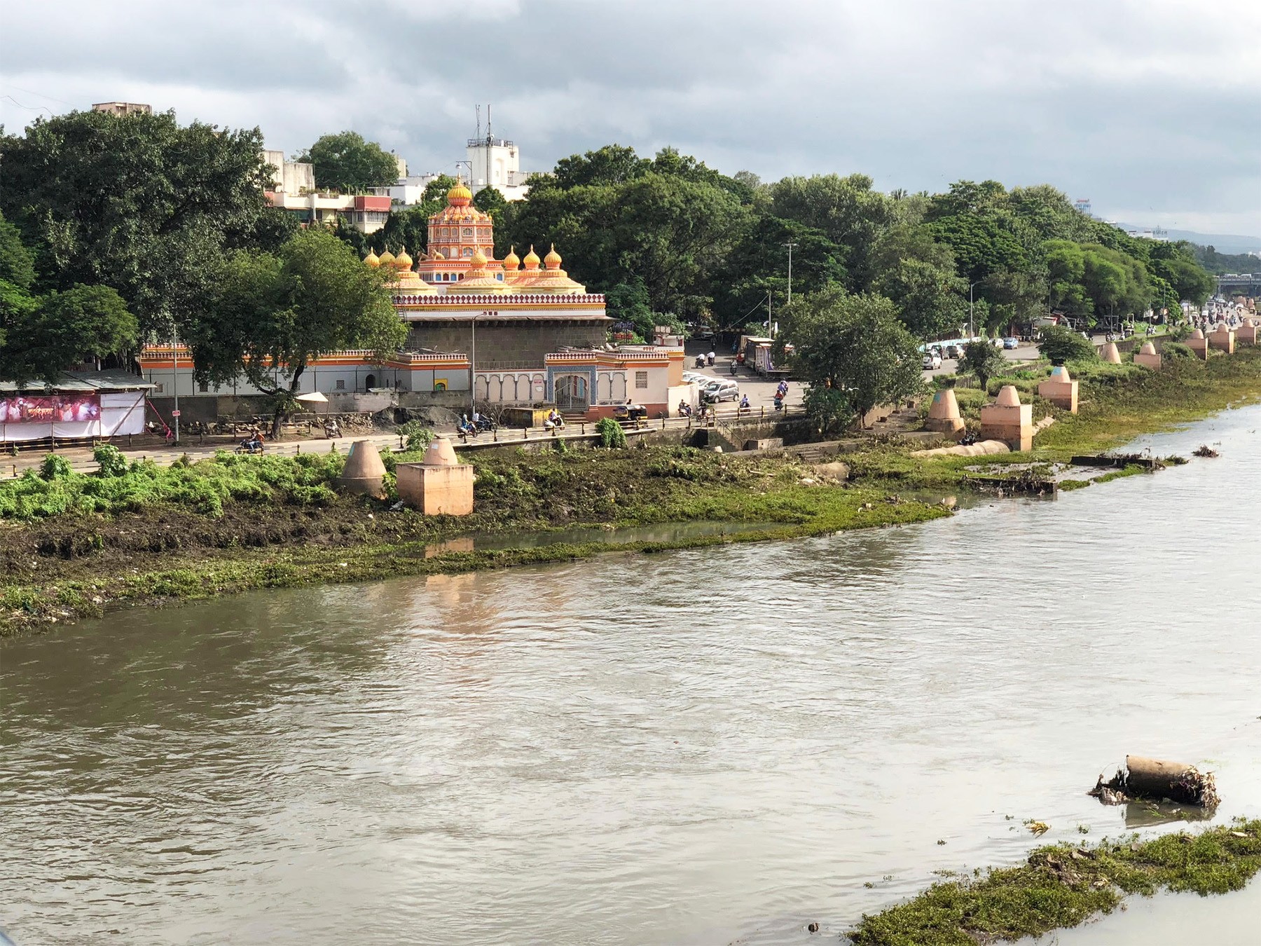 Temple where sacred rites and cremations are performed along the Mula Mutha River 12x9 Pune Site 2